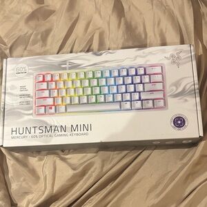 Razer Huntsman Mini Mercury with Rainbow Keysboarf